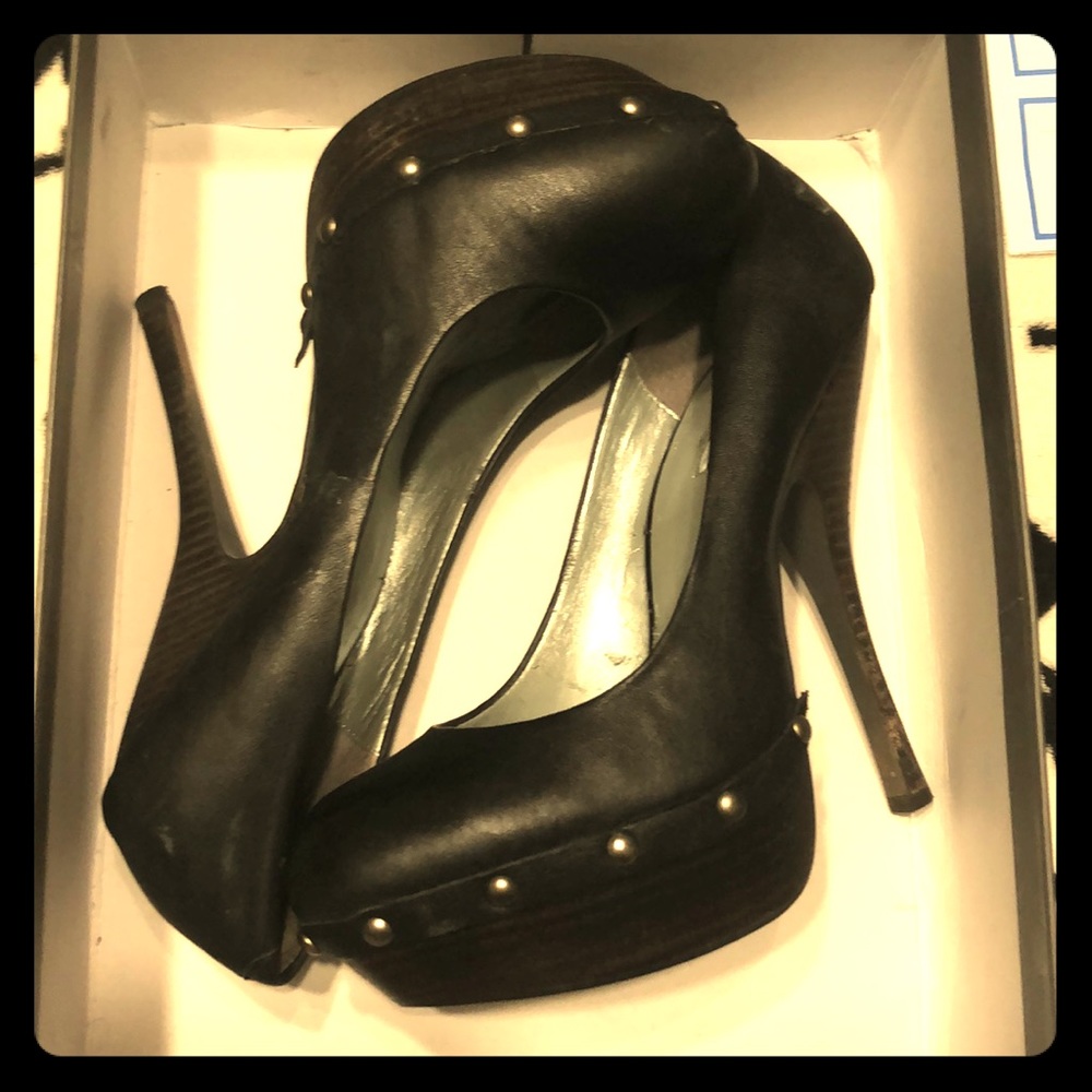 H by Halston black leather pumps